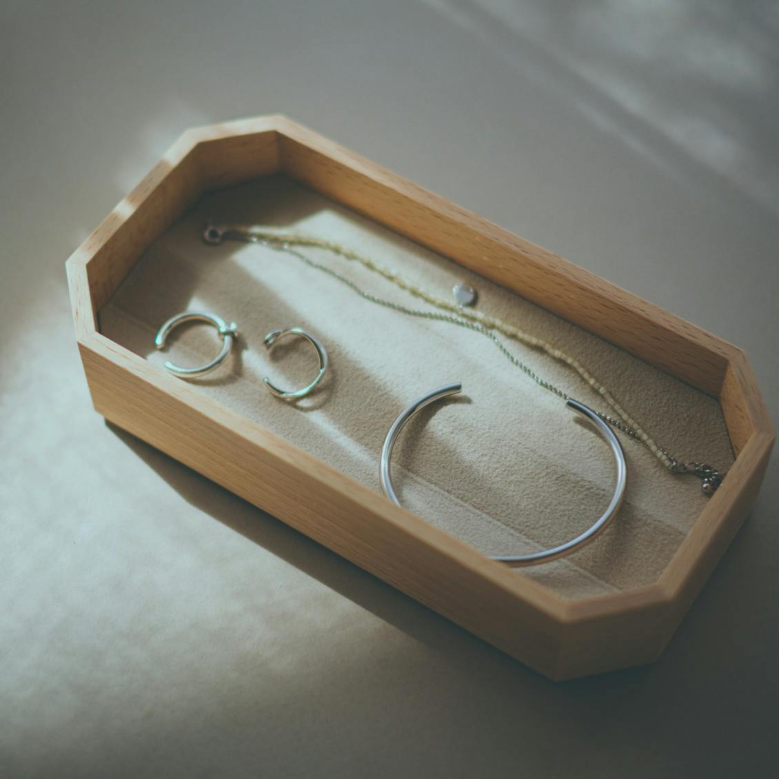 私だけのとっておき」飾りながら整うアクセサリーボックス - 北欧