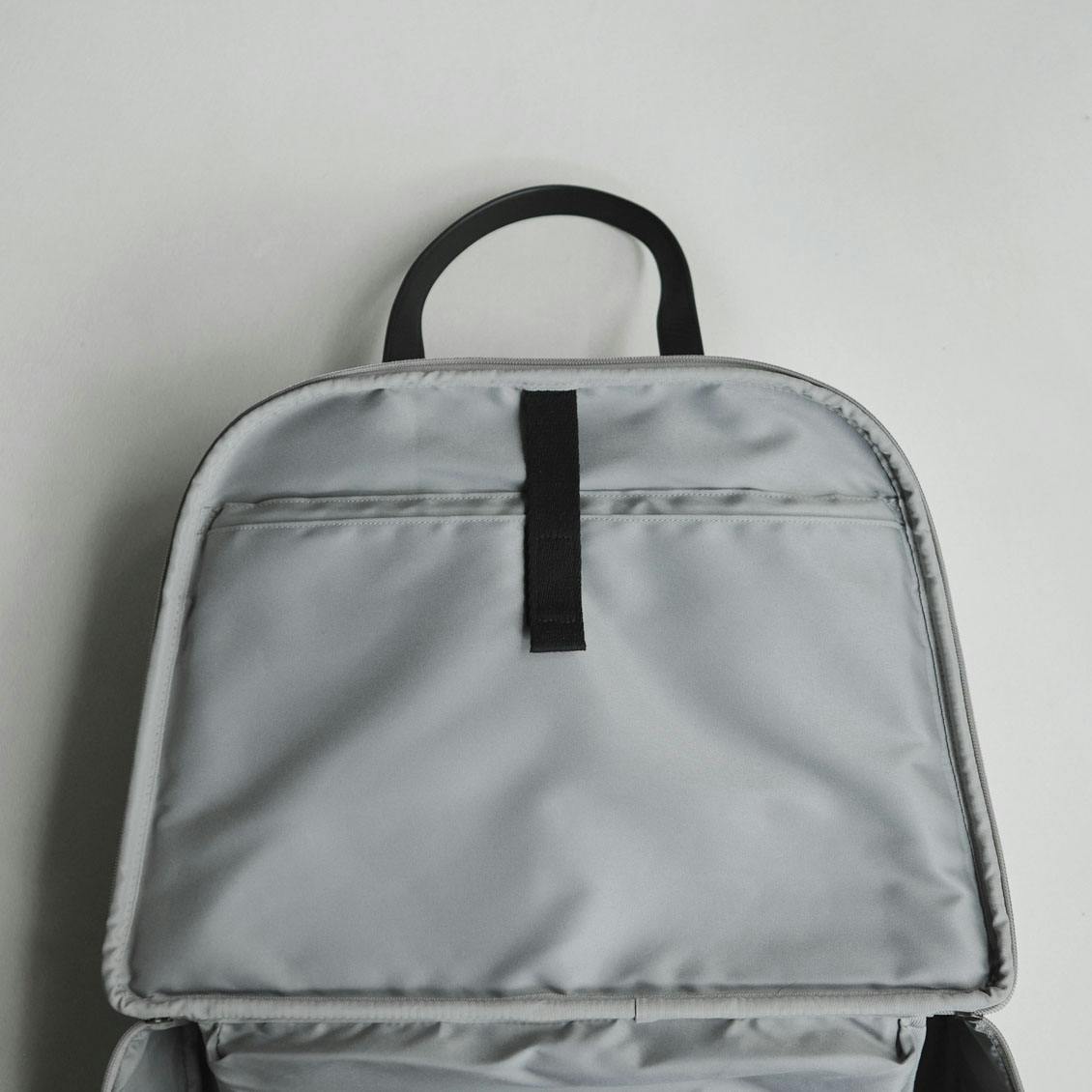 憧れを連れていく」スーツケースみたいに使えるボストンバッグ