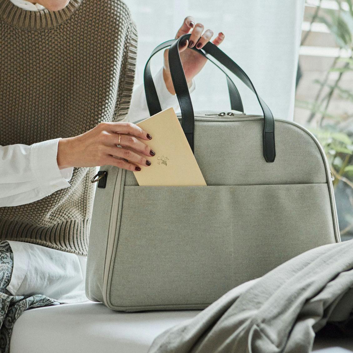 憧れを連れていく」スーツケースみたいに使えるボストンバッグ