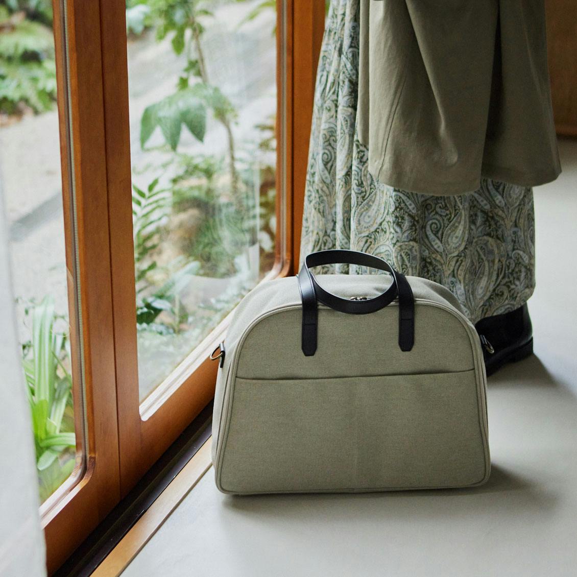 憧れを連れていく」スーツケースみたいに使えるボストンバッグ