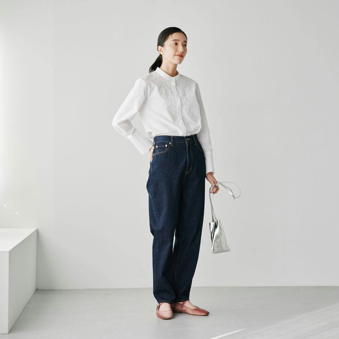 カジュアルすぎない大人顔」新定番のテーパードデニム（Sサイズ / M