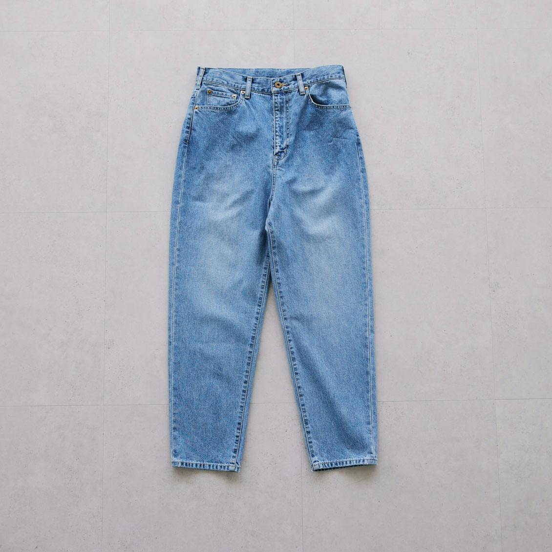 カジュアルすぎない大人顔」新定番のテーパードデニム（Sサイズ / M