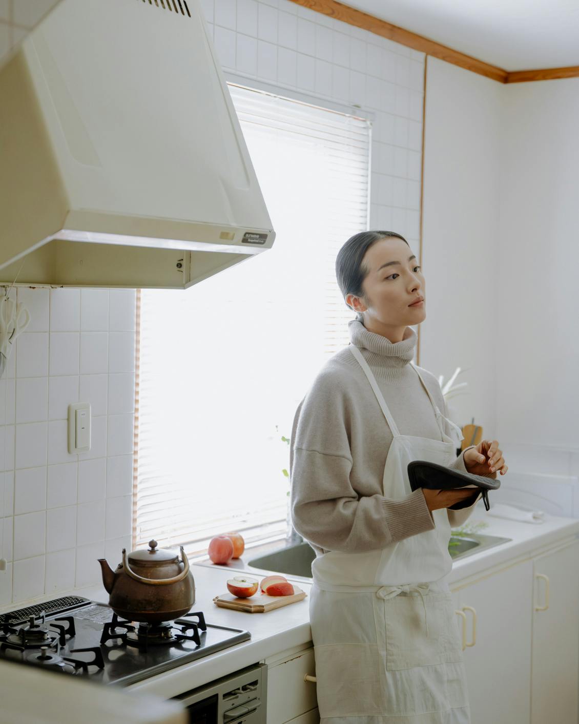 やわらかに包むカシミヤシルク混のタートルネックニット - 北欧