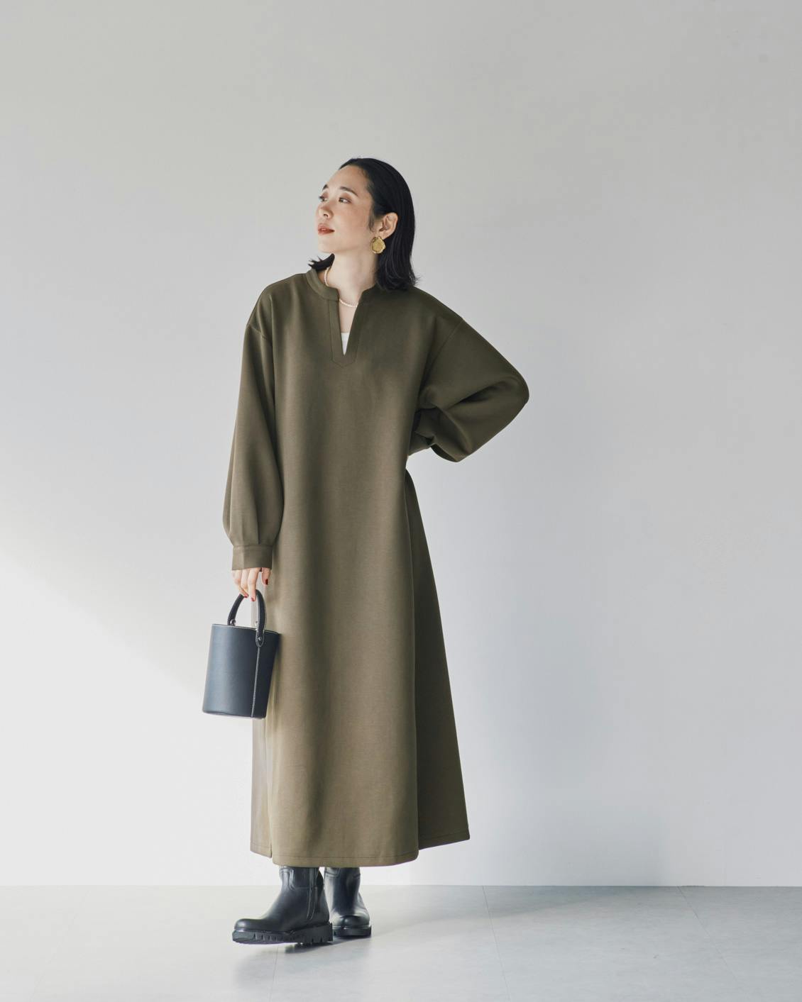 シワになりにくいポンチ素材のワンピース / ブラック・オリーブ / S・M