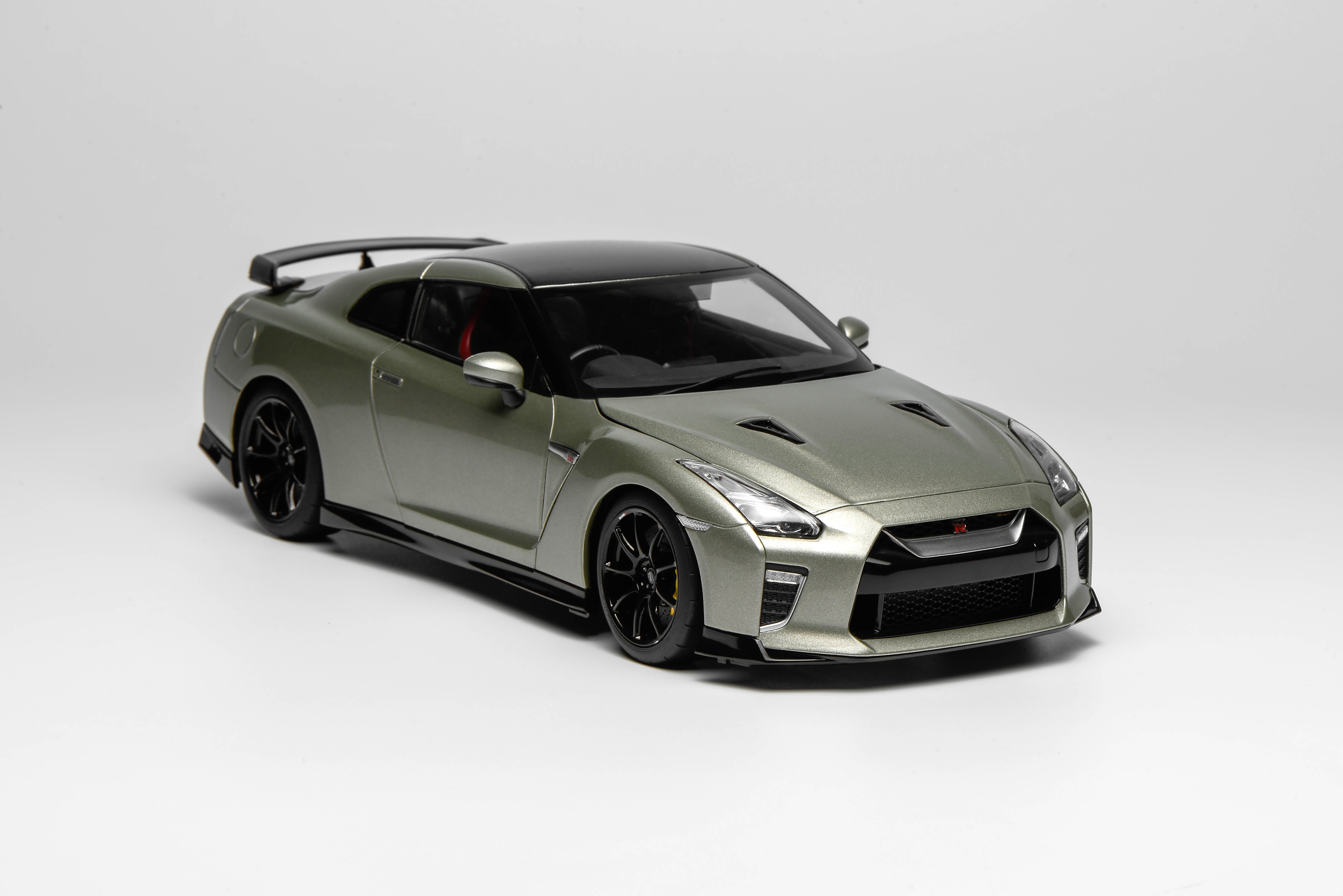 Motorhelix 1:18 Nissan GT-R (R35) Track Edition Engineered by