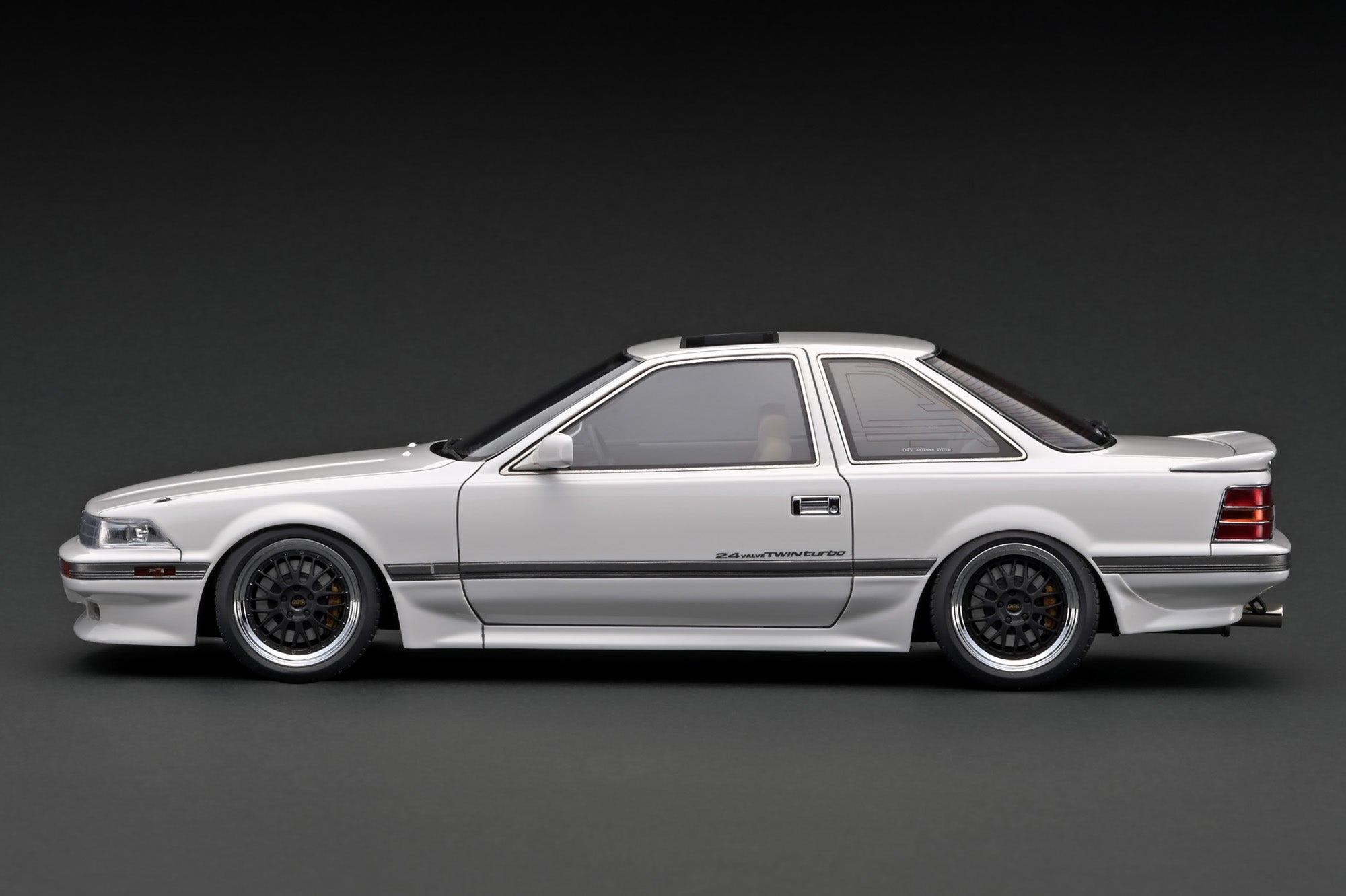 Ignition Model 1:18 Toyota Soarer (Z20) 2.0GT-TWIN TURBO L White
