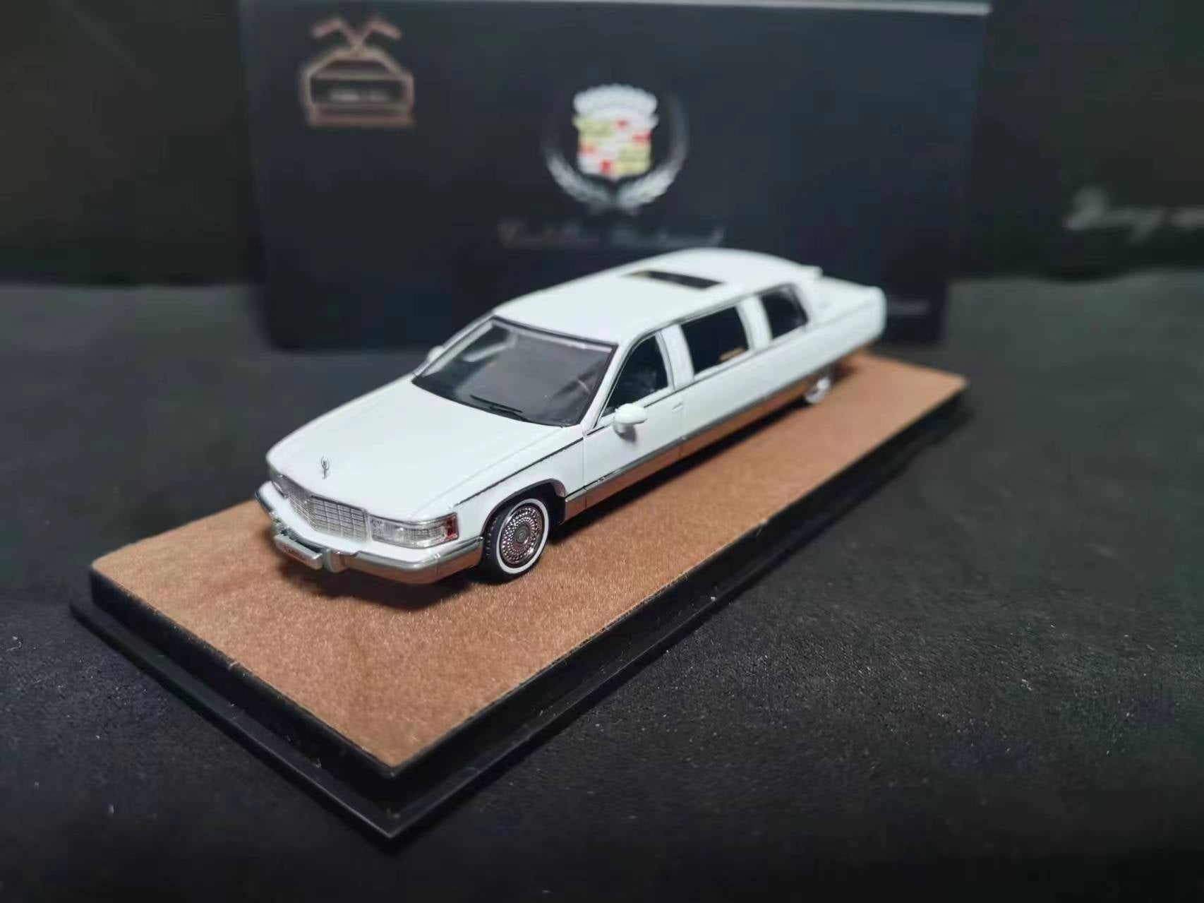 XiaoGuang 1:64 Cadillac Fleetwood – Horizon Diecast