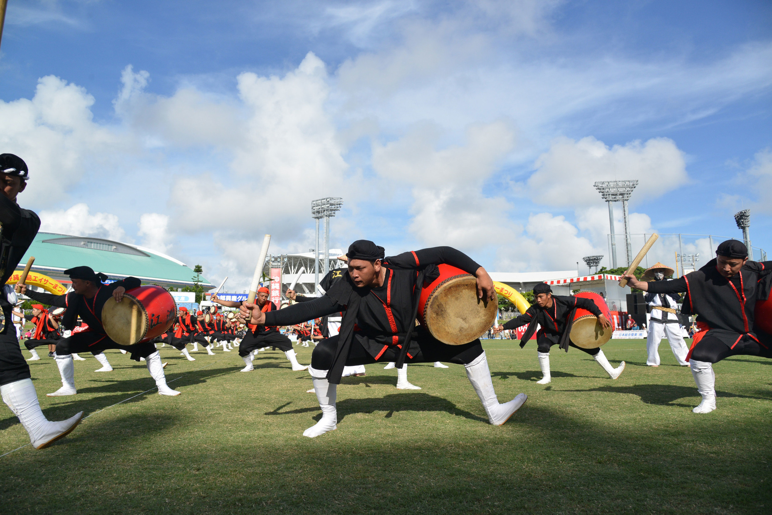 2025年版】沖縄の夏を代表する「沖縄全島エイサーまつり」の見どころ