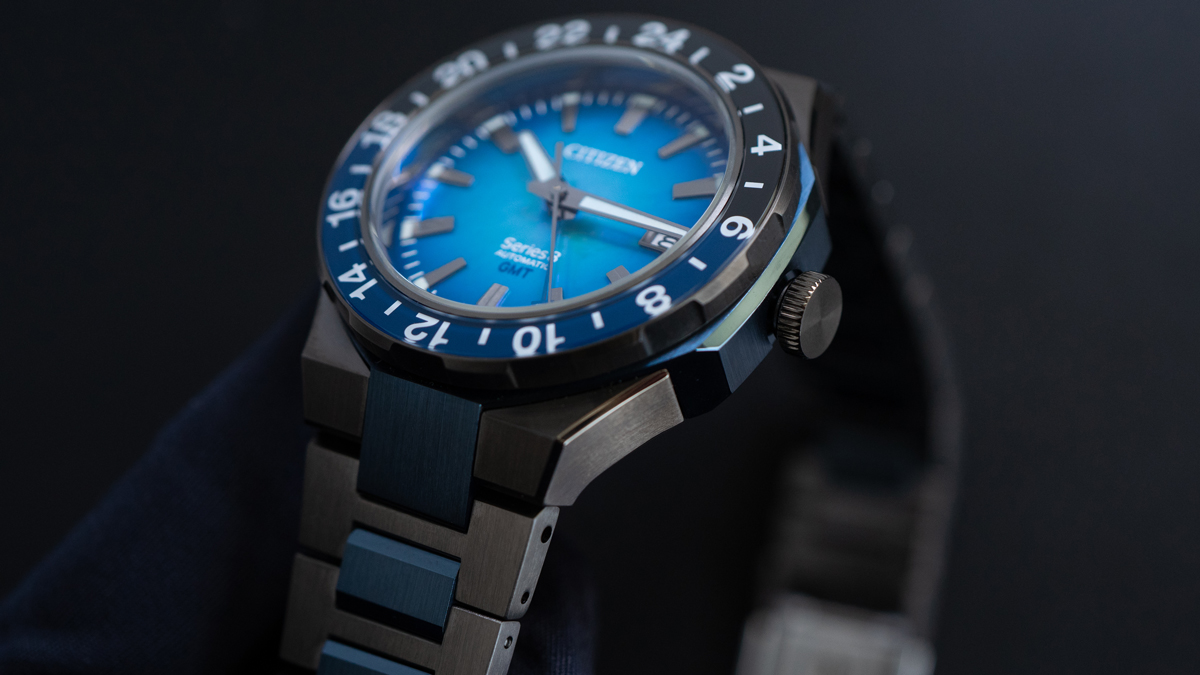 シチズン100周年記念 限定モデル】ブルーグラデーションの白蝶貝