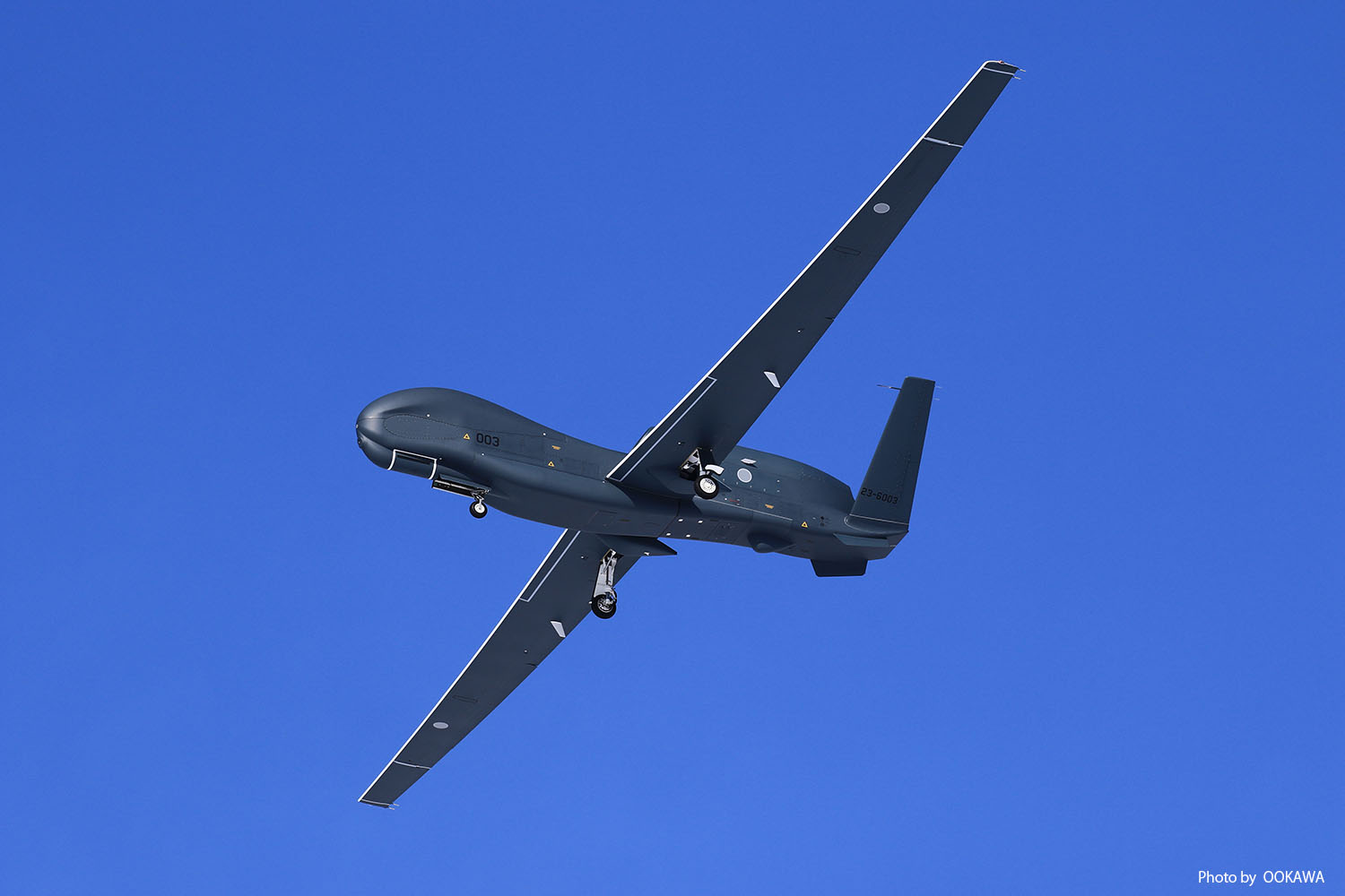 プラッツ AC-76 1/72 航空自衛隊 無人偵察機 RQ-4B グローバルホーク