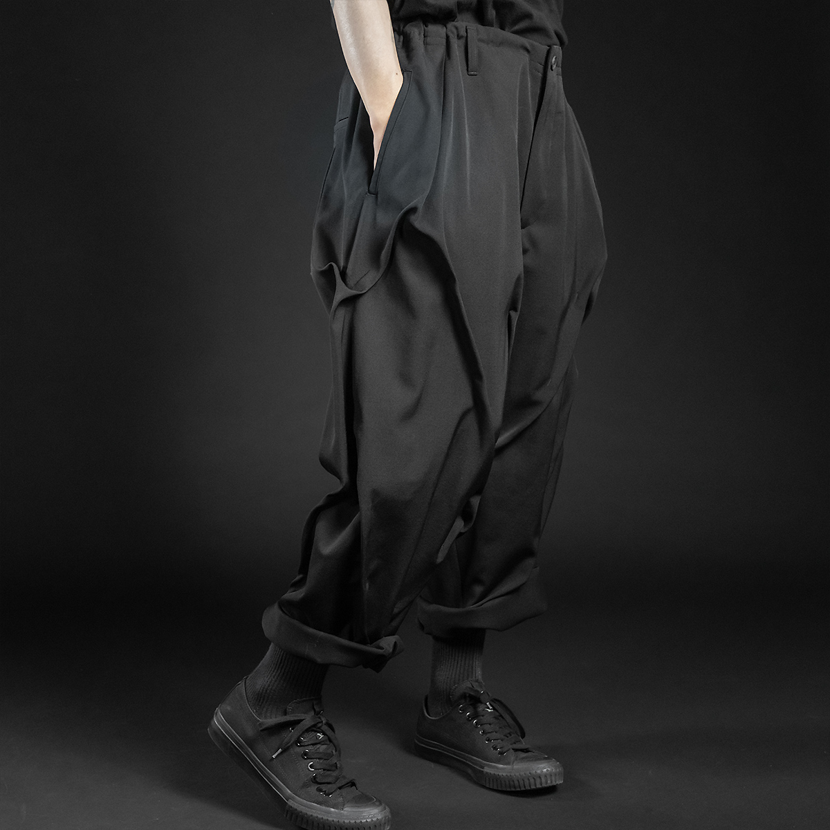 ヨウジヤマモト25AW ランダムタックパンツ | HUES 福岡セレクトショップ