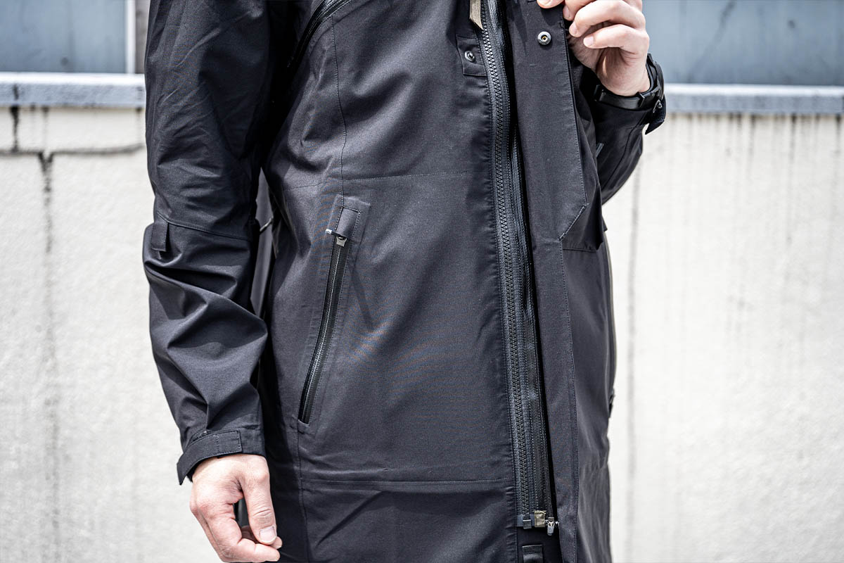 ACRONYM 3L Gore-Tex® Pro Interops Jacket (J1L-GT) | HUES 福岡