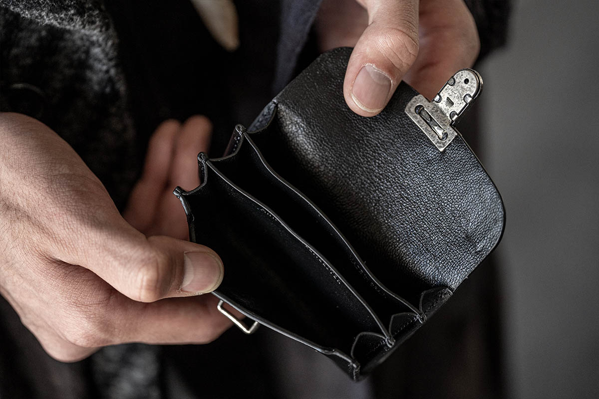 アン・ドゥムルメステール 定番レザーウォレット&カードケース | HUES