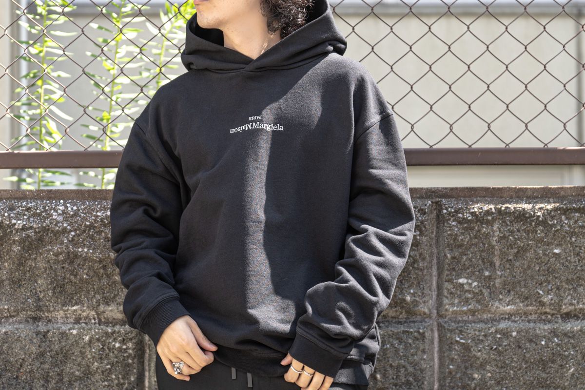 メゾンマルジェラのリバースロゴパーカー | HUES 福岡セレクトショップ