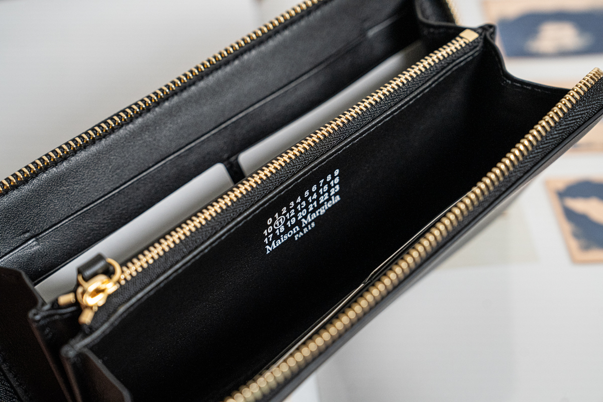 メゾンマルジェラのロングウォレット 2022年秋冬モデル | HUES 福岡