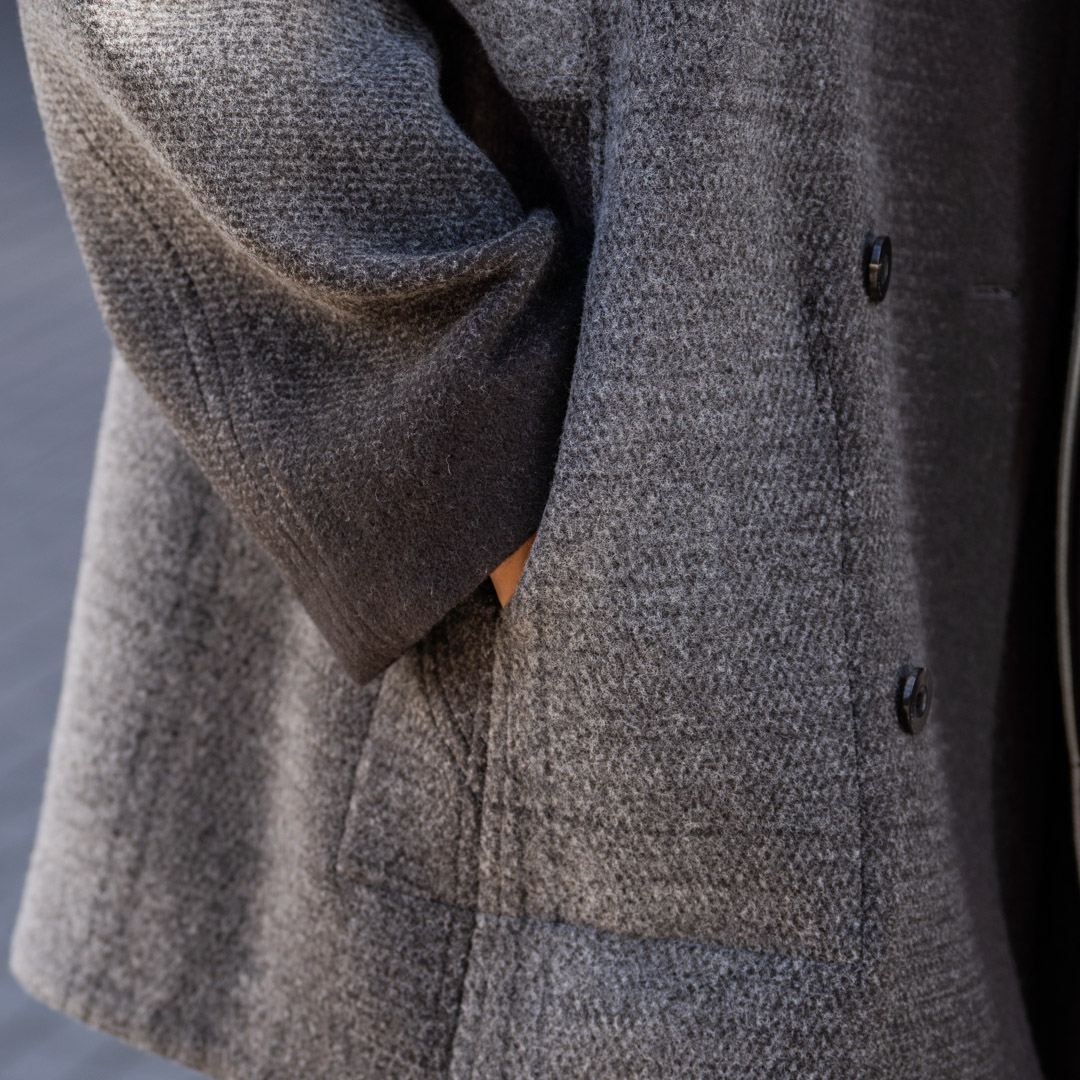 イレニサのリバーシブル スタンドカラー ハーフコート | HUES 福岡