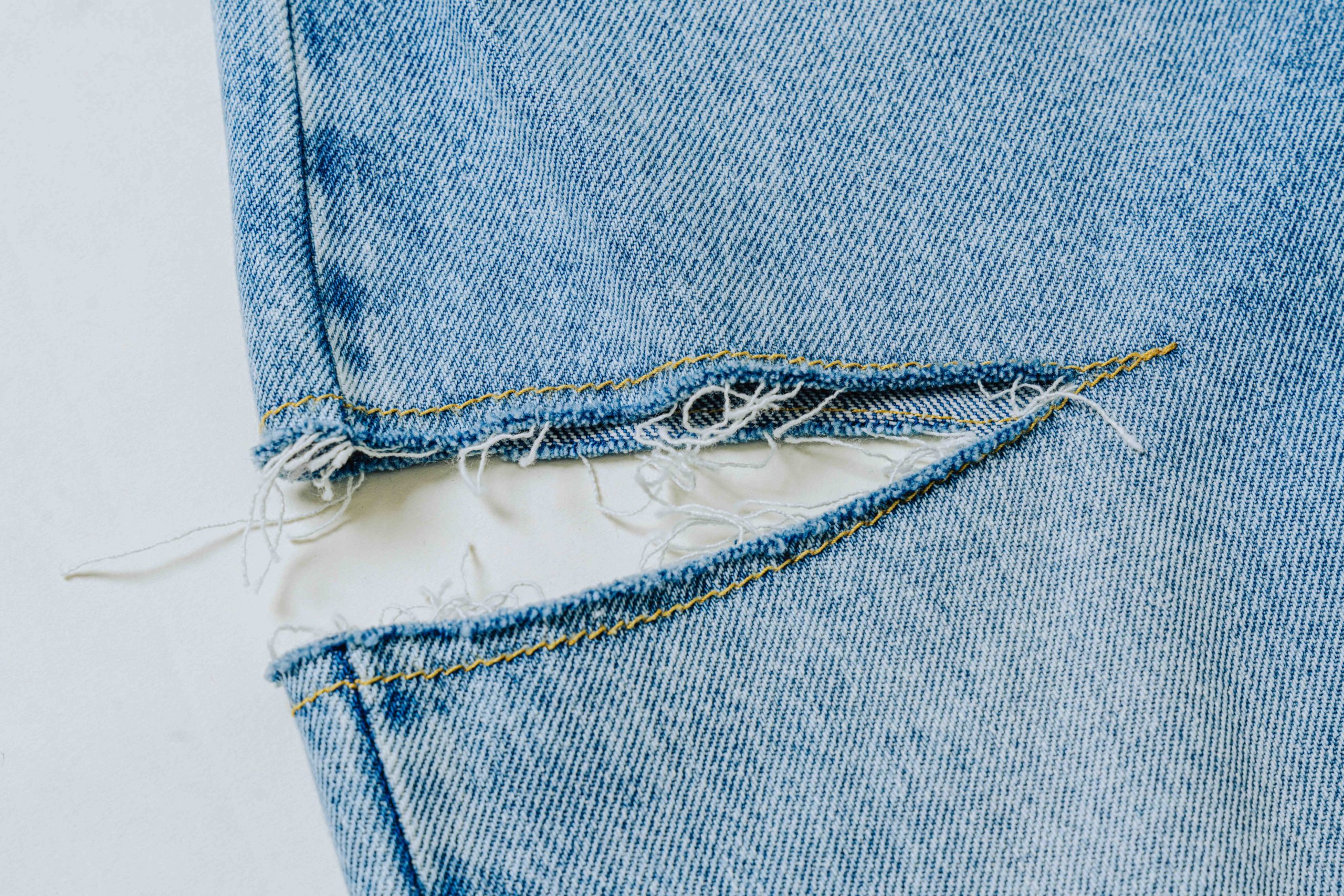 メゾンマルジェラの5ポケット カットアウト デニムパンツ | HUES 福岡