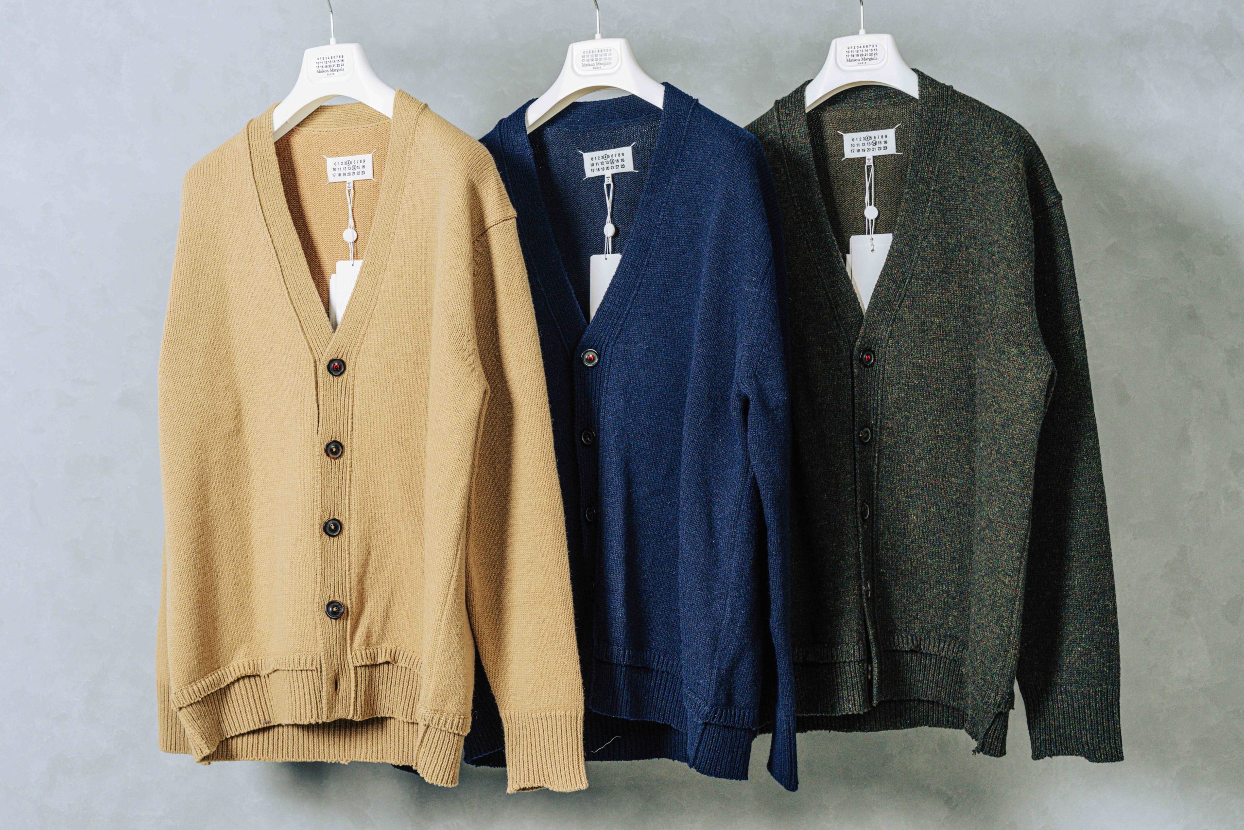 メゾンマルジェラのエルボーパッチカーディガン | HUES 福岡セレクト