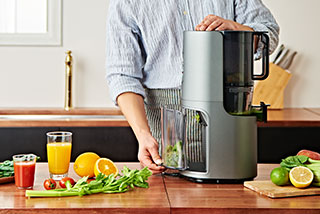 世界で初めて縦型スロージューサーを開発したヒューロムから 食材