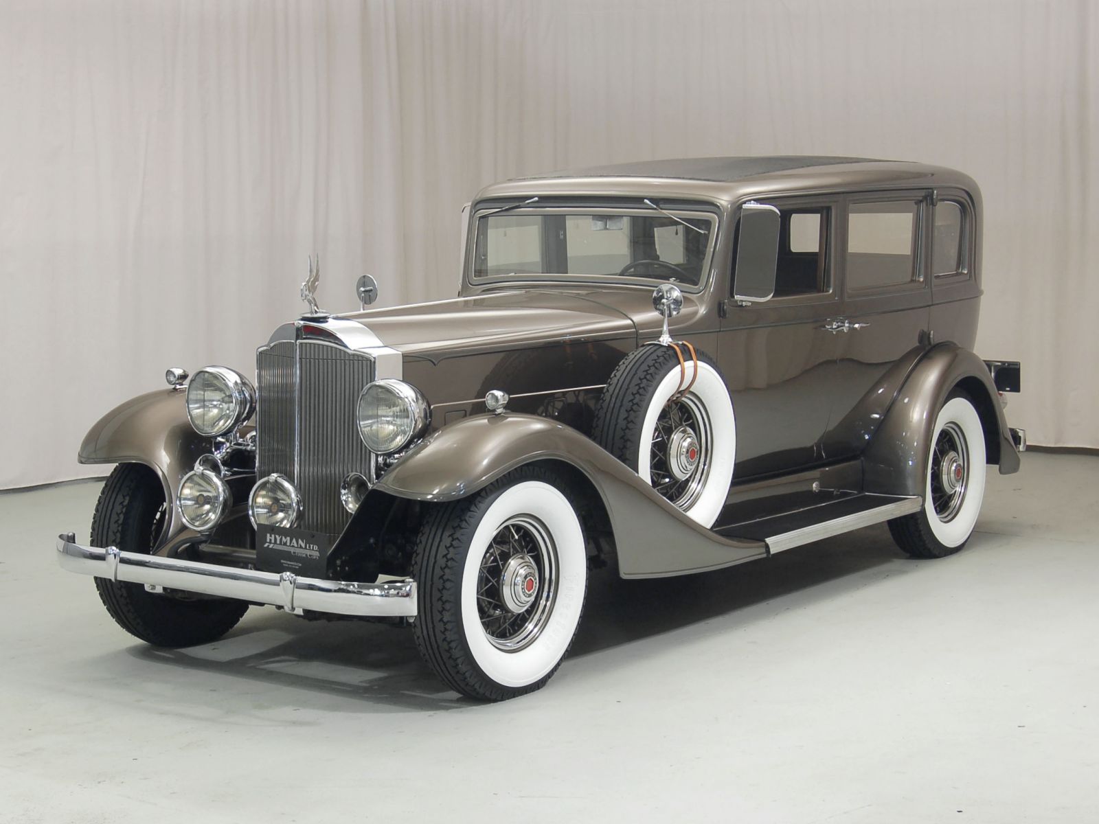1933 Packard Eight |