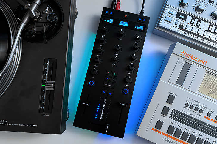 4つのノブでステムをミックスできる“クリエイティブ・ミキサー