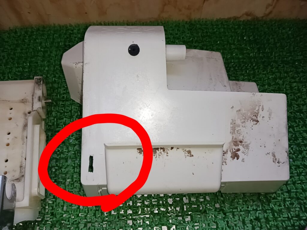 修理実績】サンヨー製氷機SIM-S28A修理｜水皿破損で氷ができない