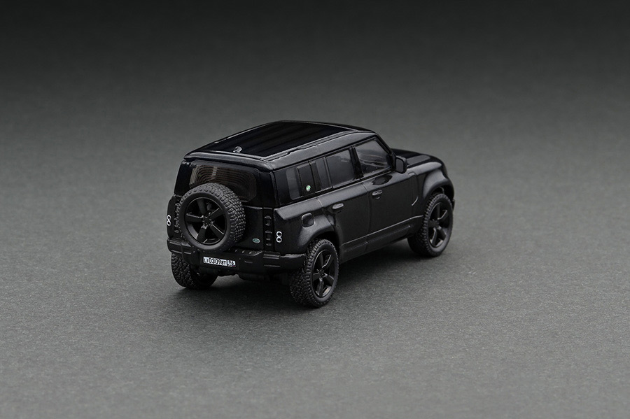 T64G-020-BK 1/64 Land Rover Defender 110 Black Metallic | LINE UP
