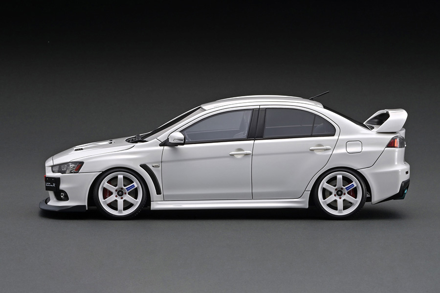 IG2294 1/18 Mitsubishi Lancer Evolution X (CZ4A) White | LINE UP