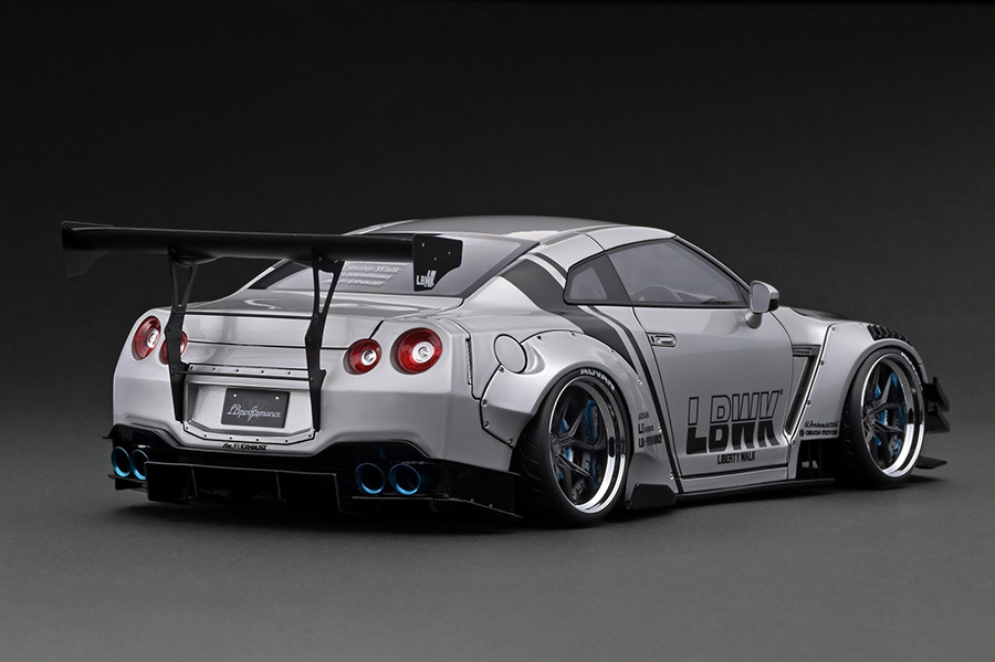 IG2343 1/18 LB-WORKS Nissan GT-R R35 type 2 Silver With Mr. Kato