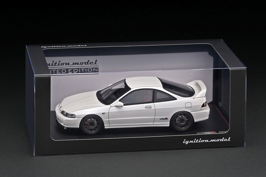 IG3055 1/18 Honda INTEGRA (DC2) TYPE R Pearl White With Engine