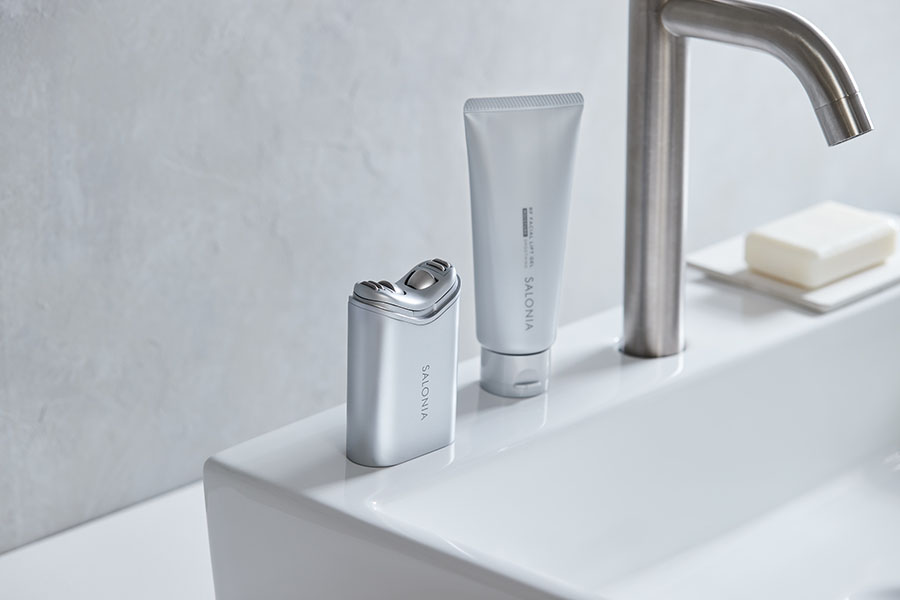 まるでエステ、たった5分、グイっと引き上げRF機能×V字型ヘッドの