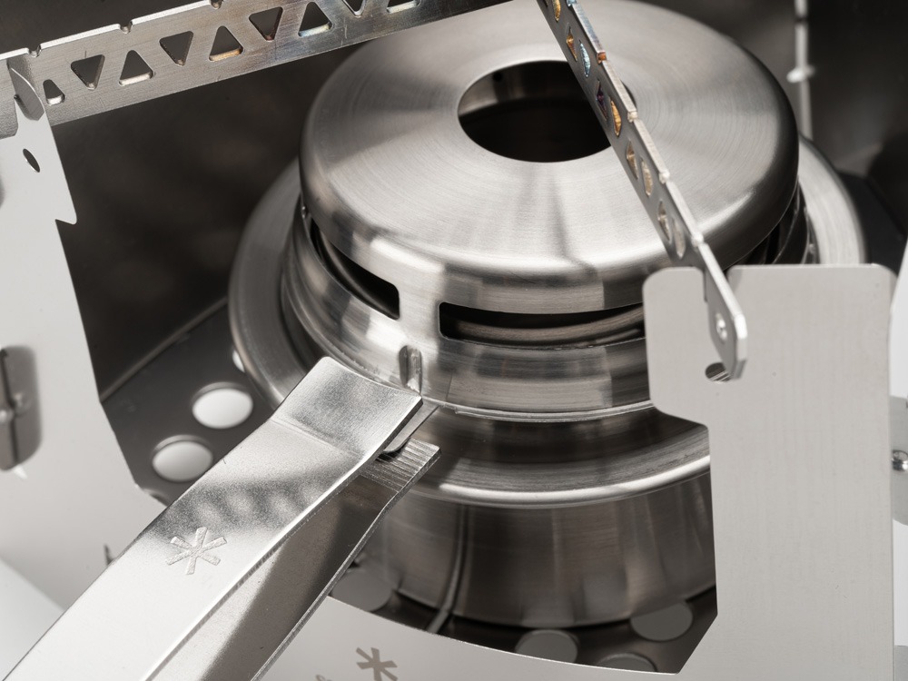 スノーピーク初のアルコールストーブ【火焔ストーブ コーエン】と