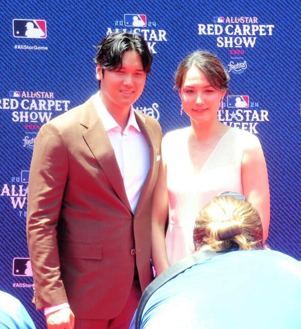 大谷翔平＆真美子夫人 レッドカーペットでも見せた配慮 撮影入るとスッ