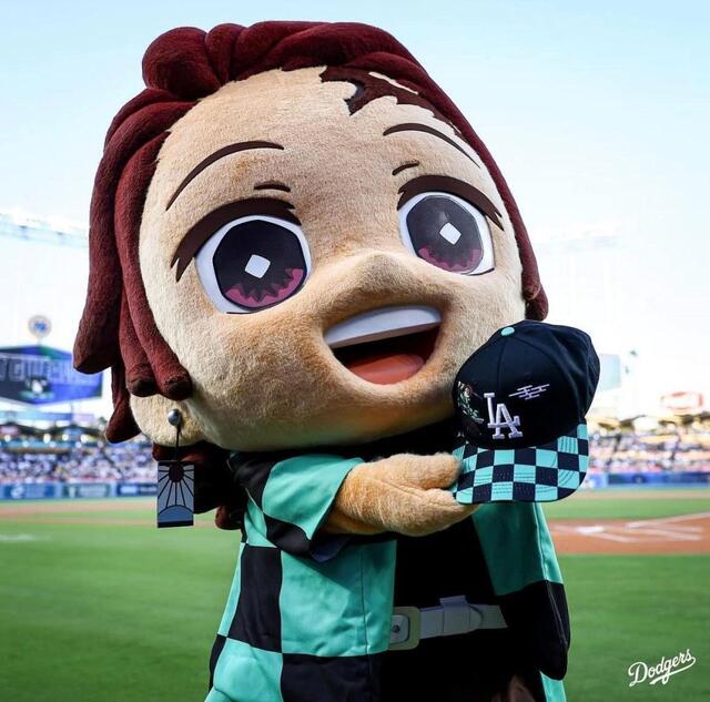 ドジャースタジアムに緑と黒の市松模様があふれる 「鬼滅の刃デー
