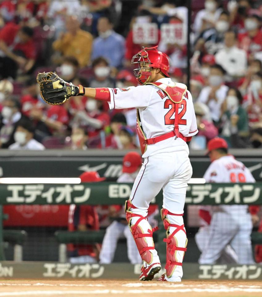 広島・中村奨成 満塁一掃プロ初3打点 今季初スタメンマスクで躍動