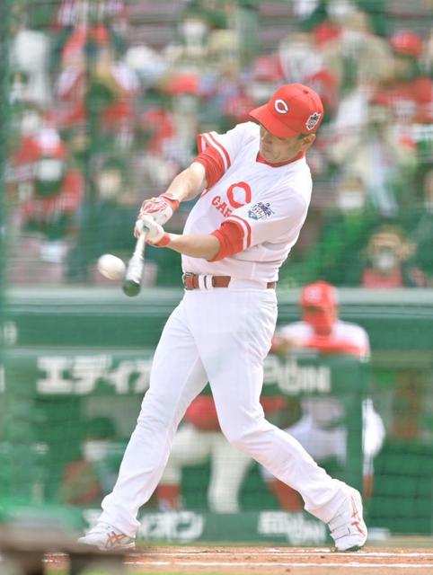 金本知憲氏が20年ぶりカープのユニホーム着用「2度と着ることはない