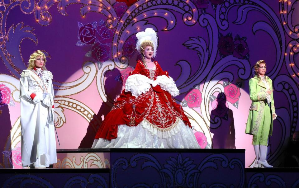 宝塚 初演から50年「ベルばら」開幕！雪組トップ彩風咲奈のサヨナラ