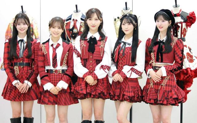 AKB48 結成20周年衣装展に倉野尾成美「毎年ワクワク」/芸能