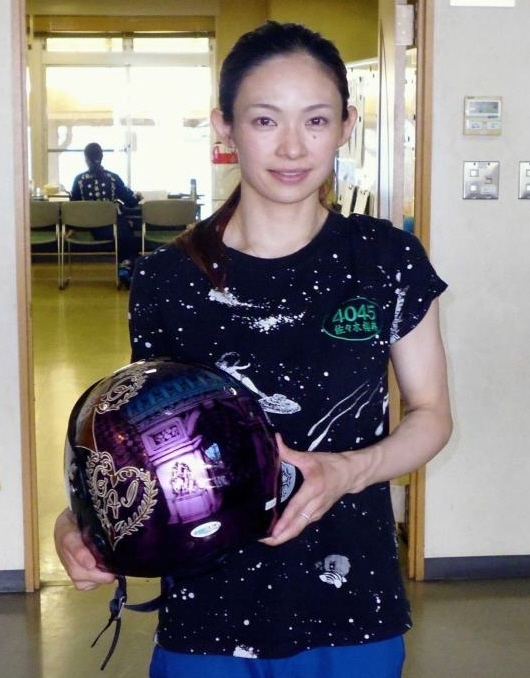 佐々木裕美 凱旋門が描かれた紫色のヘルメット/ワタシのマル秘アイテム