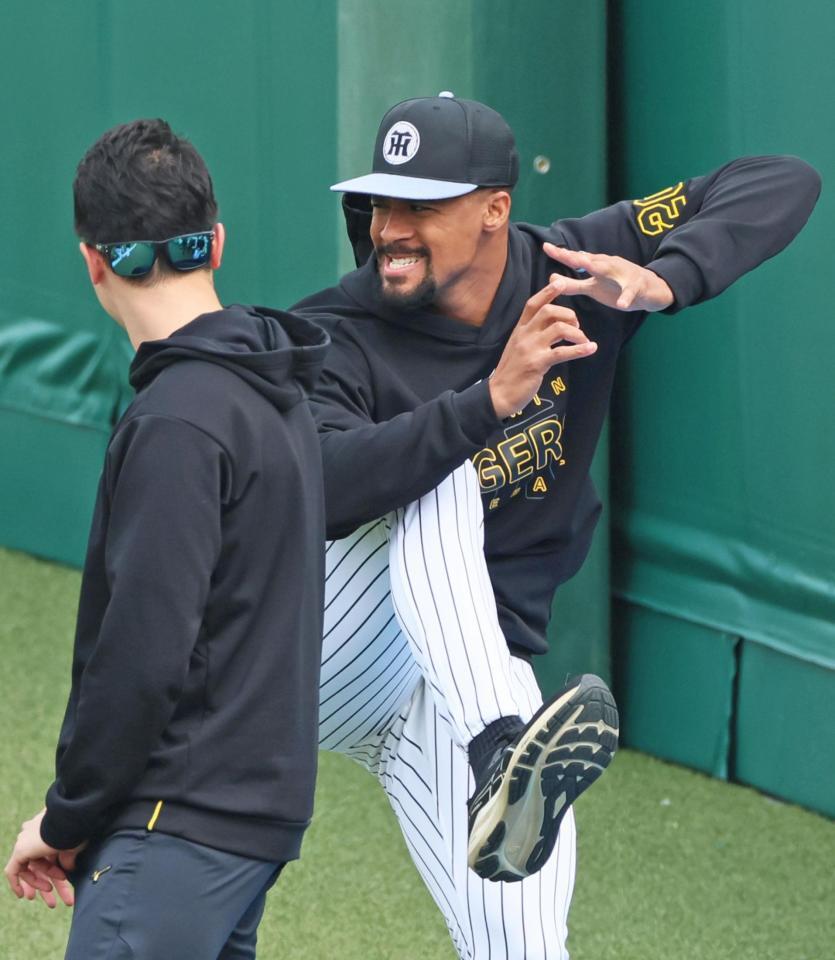 阪神 デュプランティエの素顔はナイスガイ！？ノリノリで打撃フォーム