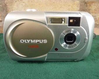 Olympus Camedia D-395 Digital Camera 3.2 MP 2.5X Digital Zoom With