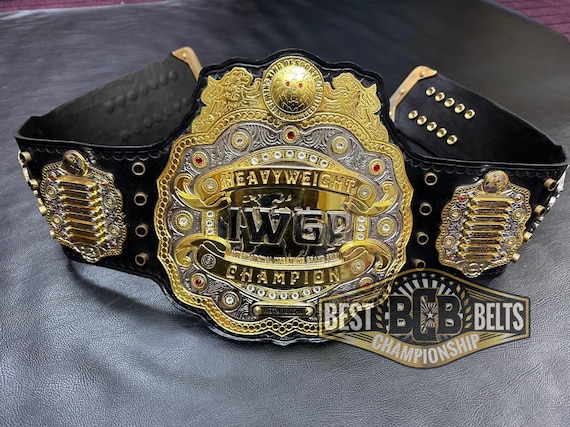 新しいIWGPヘビー級チャンピオンシップレプリカベルト、24Kスイス