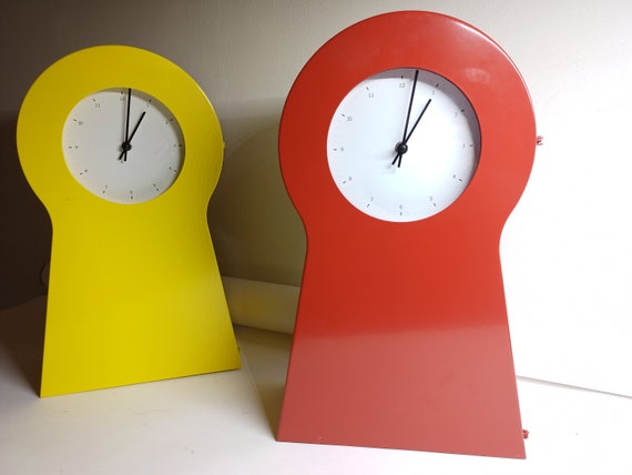 ヴィンテージ IKEA PS 1995 メタルクロックとキャビネット レッド