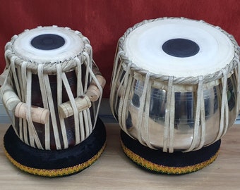 タブラセット、インドの太鼓、真鍮製のプロフェッショナルなバヤン