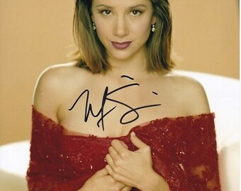 ミラ・ソルヴィノのサイン入り写真（ホログラム証明書付き） - Etsy 日本