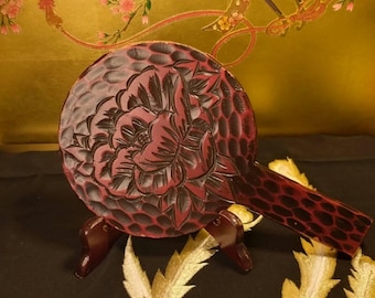 鎌倉彫りの手鏡、木製工芸品、手彫りの花、箱入り、未使用 #8490