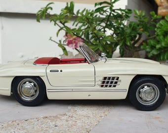 Mercedes Benz 300 SL Roadster 1957 Burago 1:18 Scale Diecast Model