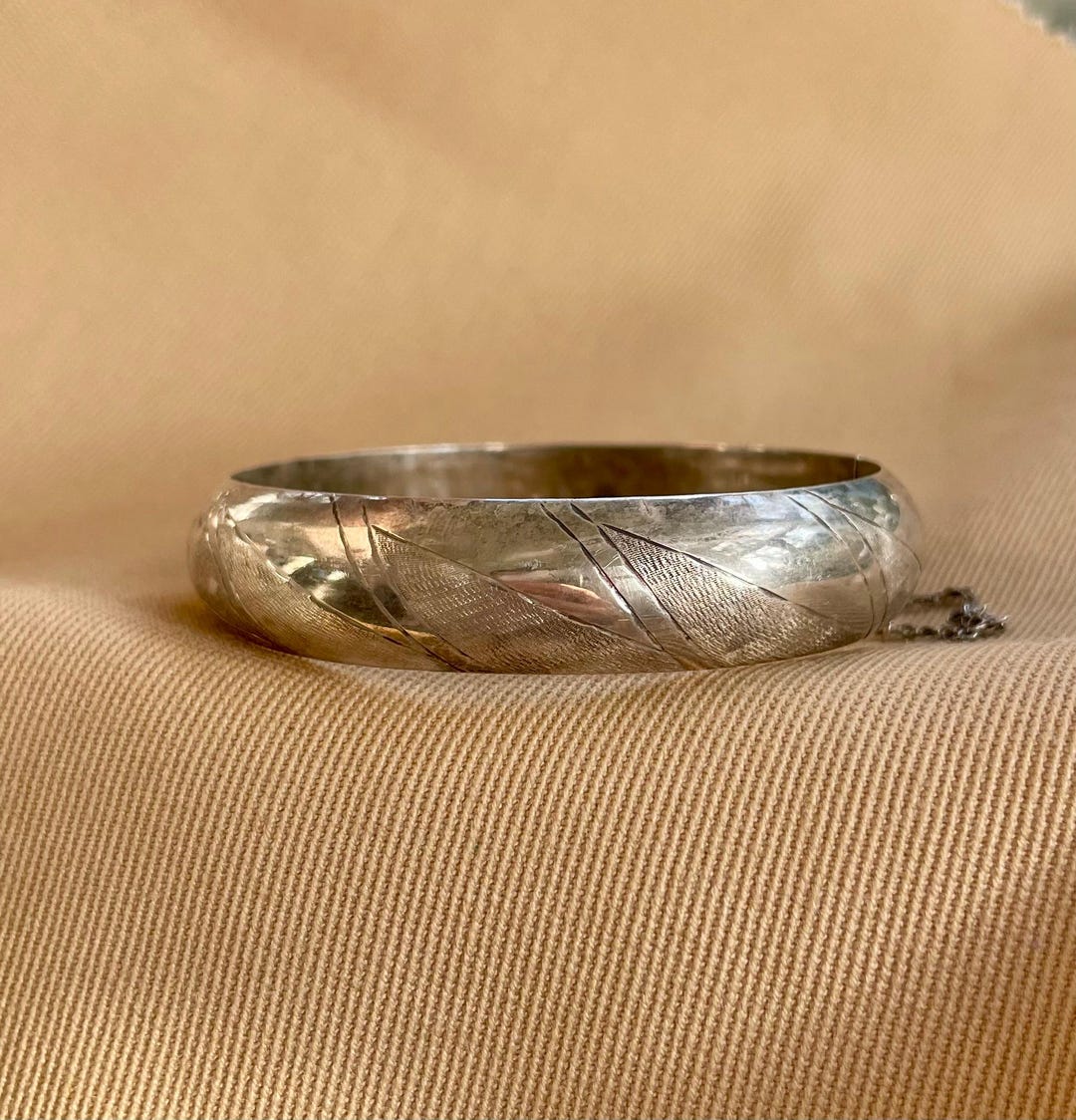 スターリングシルバーの刻印入りバングルブレスレット • ヴィンテージ