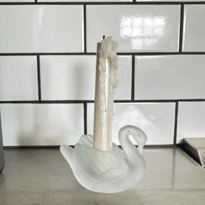 ヴィンテージのフロストガラス製スワンキャンドルホルダー、台湾製