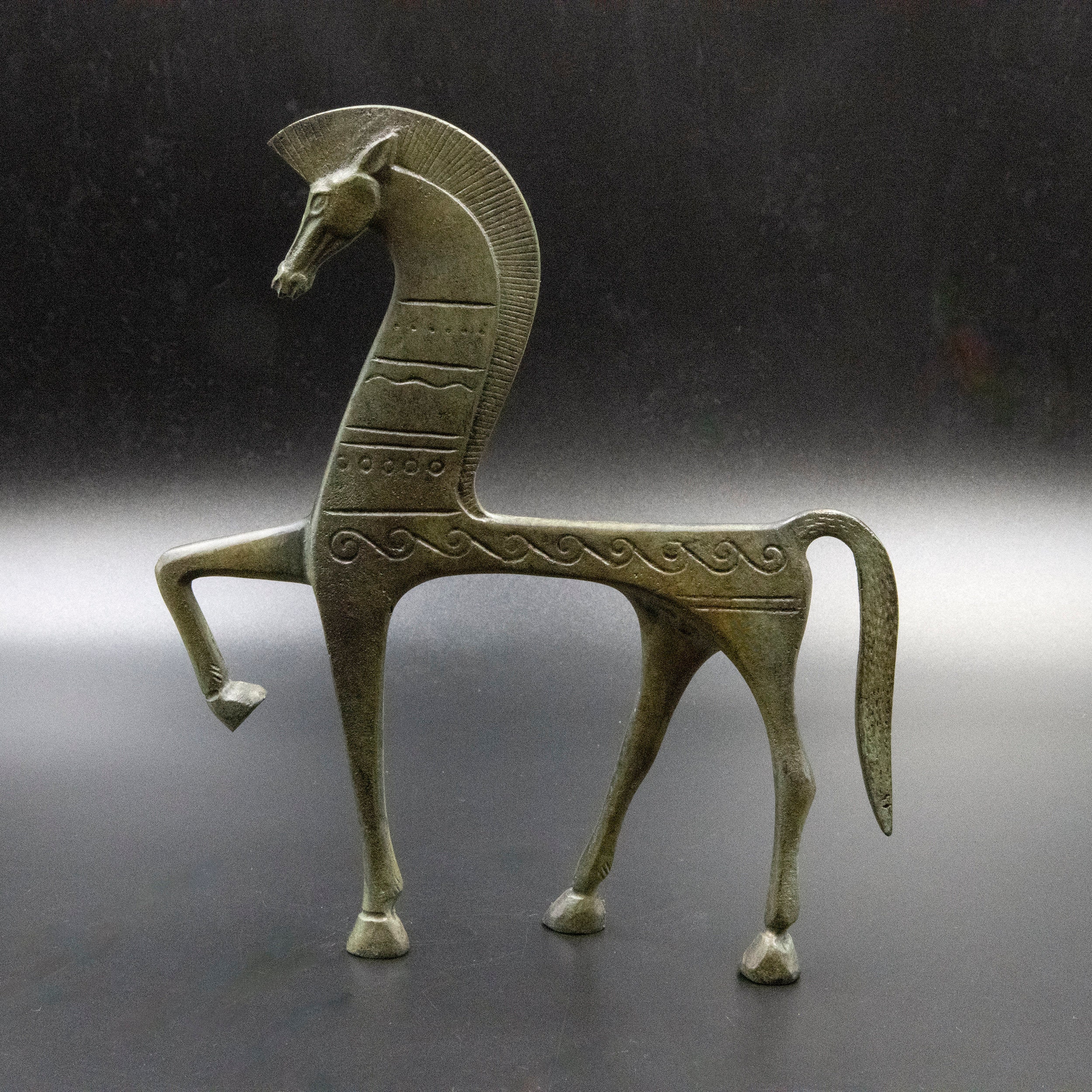 古代ギリシャの青銅の馬、幾何学時代の金属芸術彫刻、博物館のレプリカ